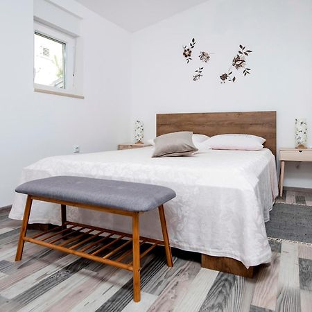 Paola Cozy Apartment โรวีน ภายนอก รูปภาพ
