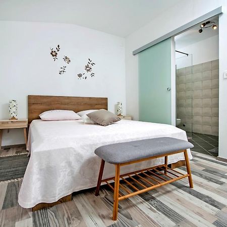 Paola Cozy Apartment โรวีน ภายนอก รูปภาพ