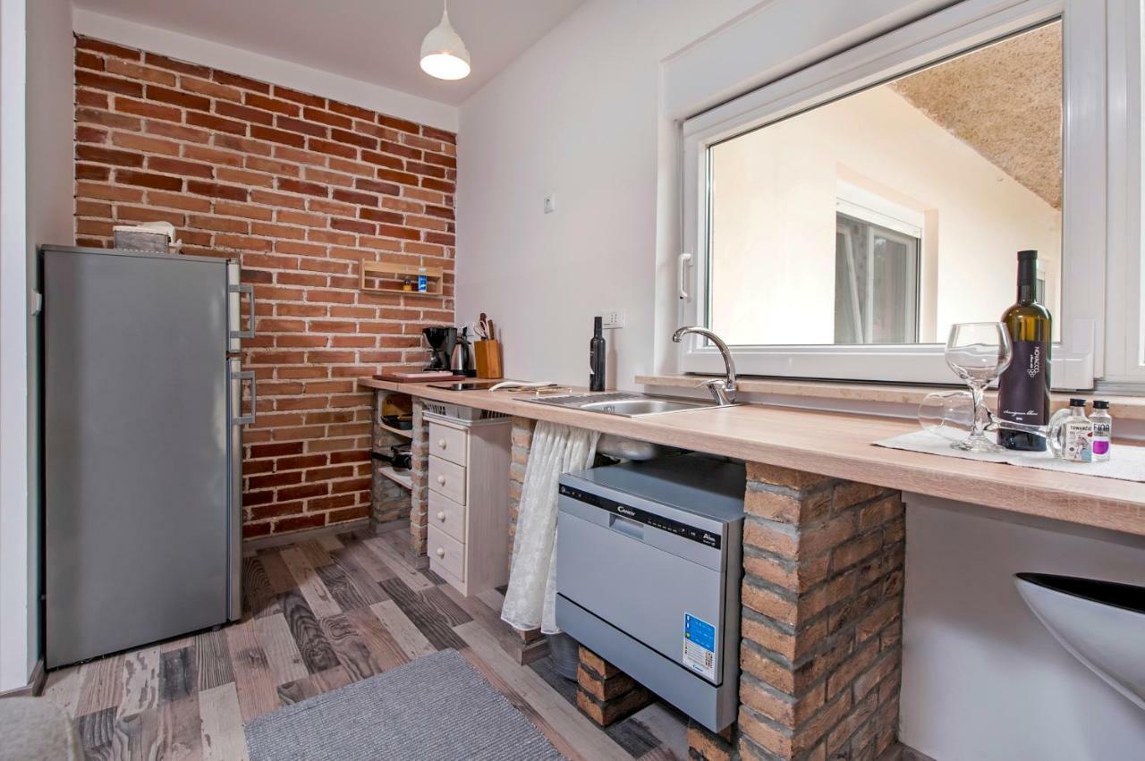 Paola Cozy Apartment โรวีน ภายนอก รูปภาพ