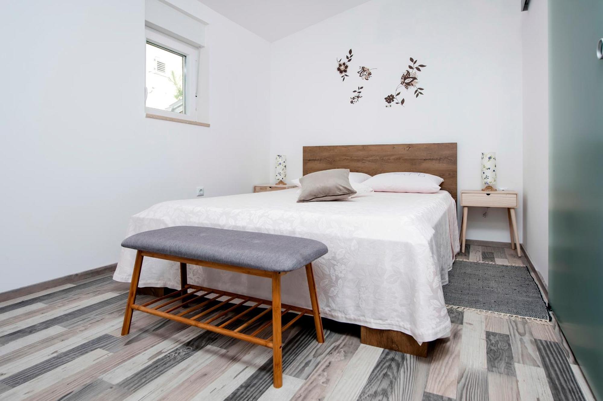 Paola Cozy Apartment โรวีน ภายนอก รูปภาพ