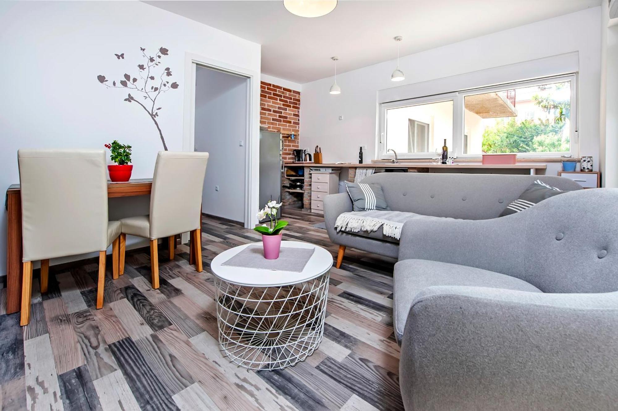 Paola Cozy Apartment โรวีน ภายนอก รูปภาพ