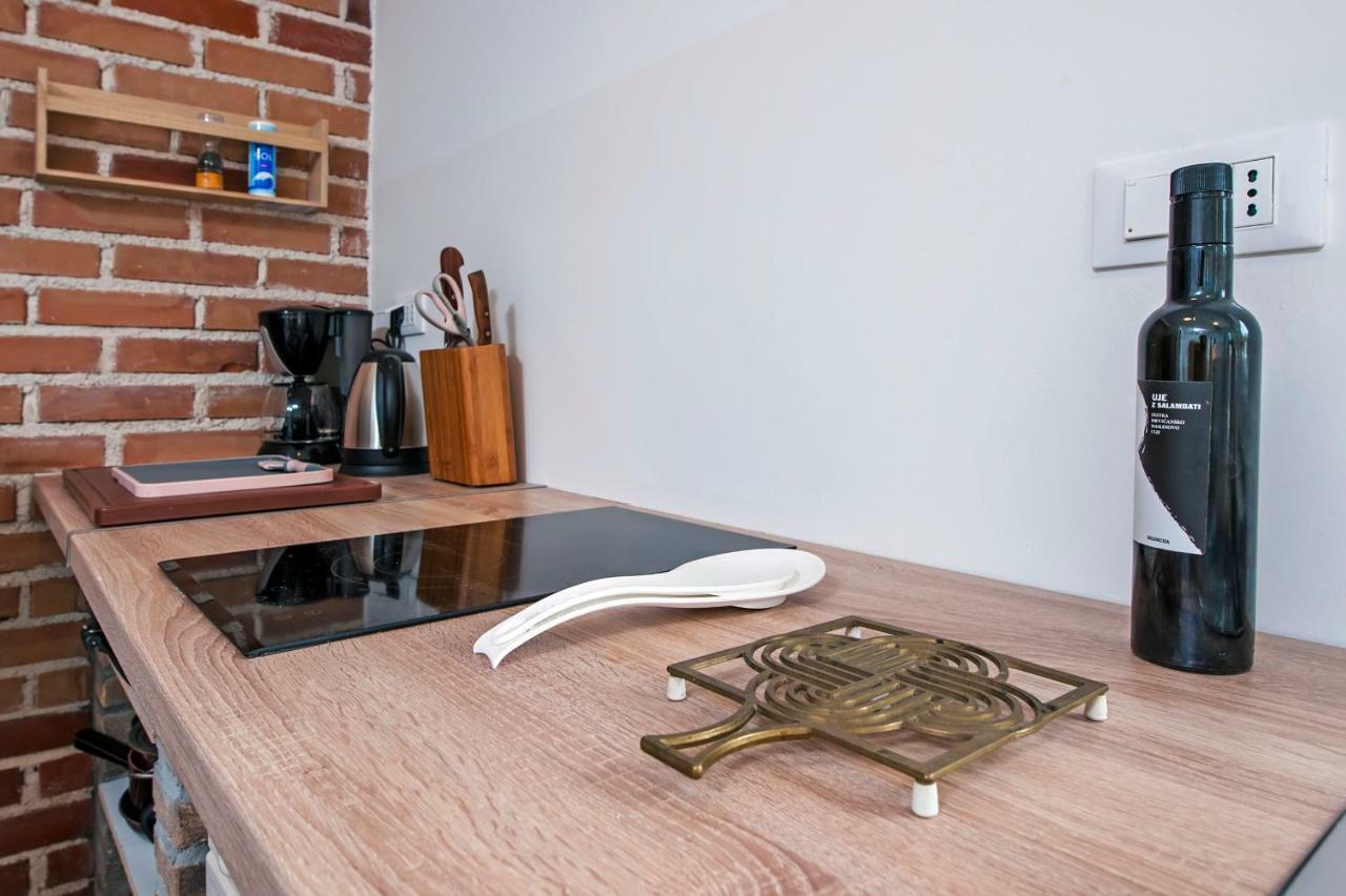 Paola Cozy Apartment โรวีน ภายนอก รูปภาพ
