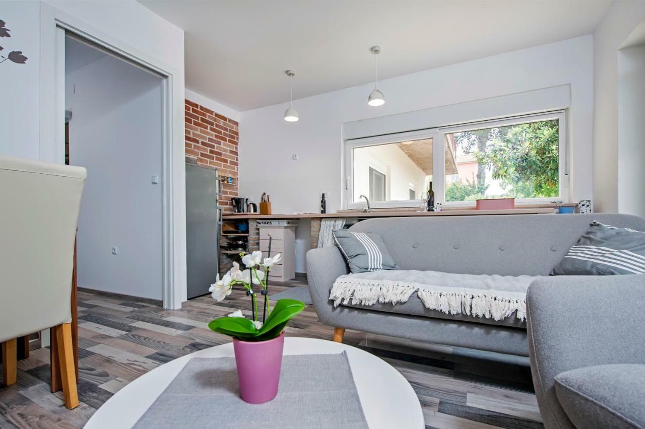 Paola Cozy Apartment โรวีน ภายนอก รูปภาพ