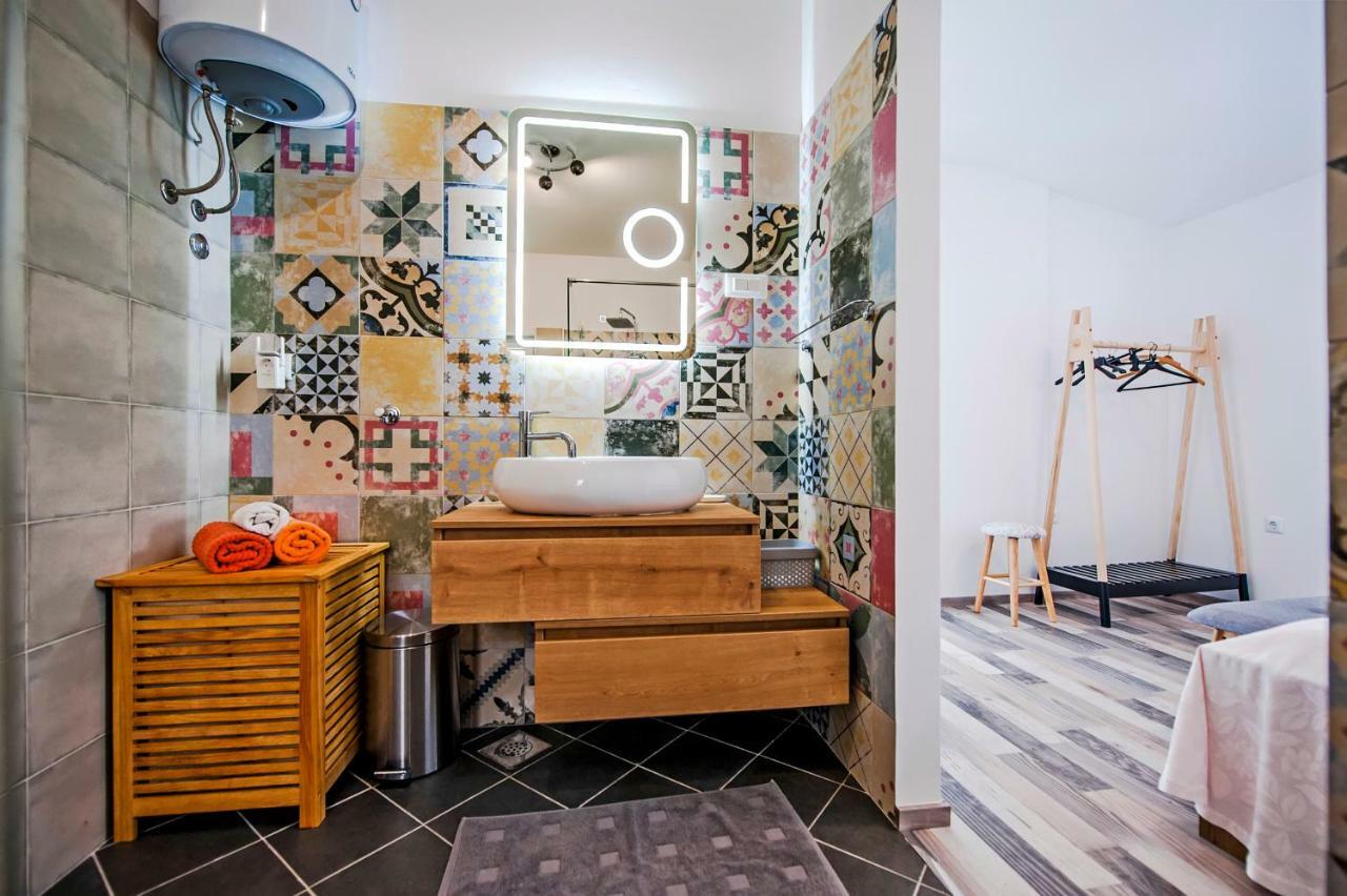 Paola Cozy Apartment โรวีน ภายนอก รูปภาพ