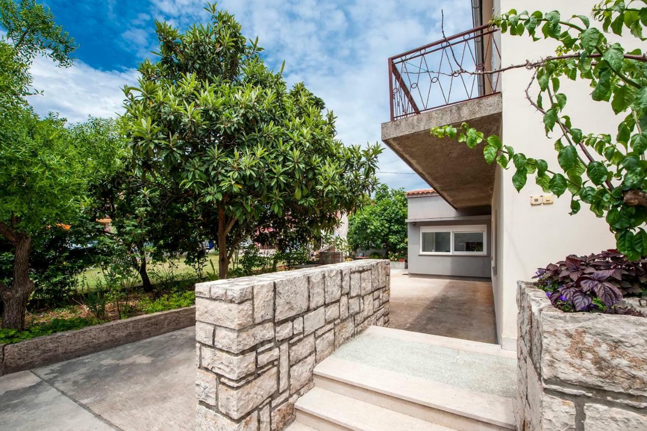 Paola Cozy Apartment โรวีน ภายนอก รูปภาพ